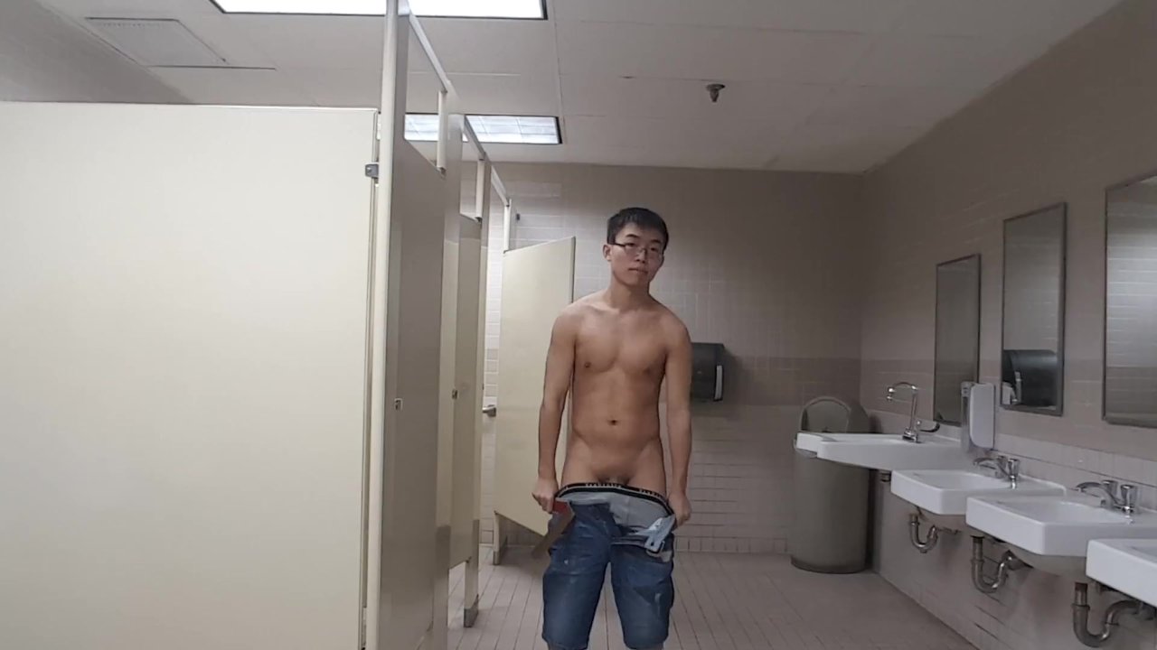 Asian Twink Strips Naked In Public Bathroom ポルノビデオ Tube8