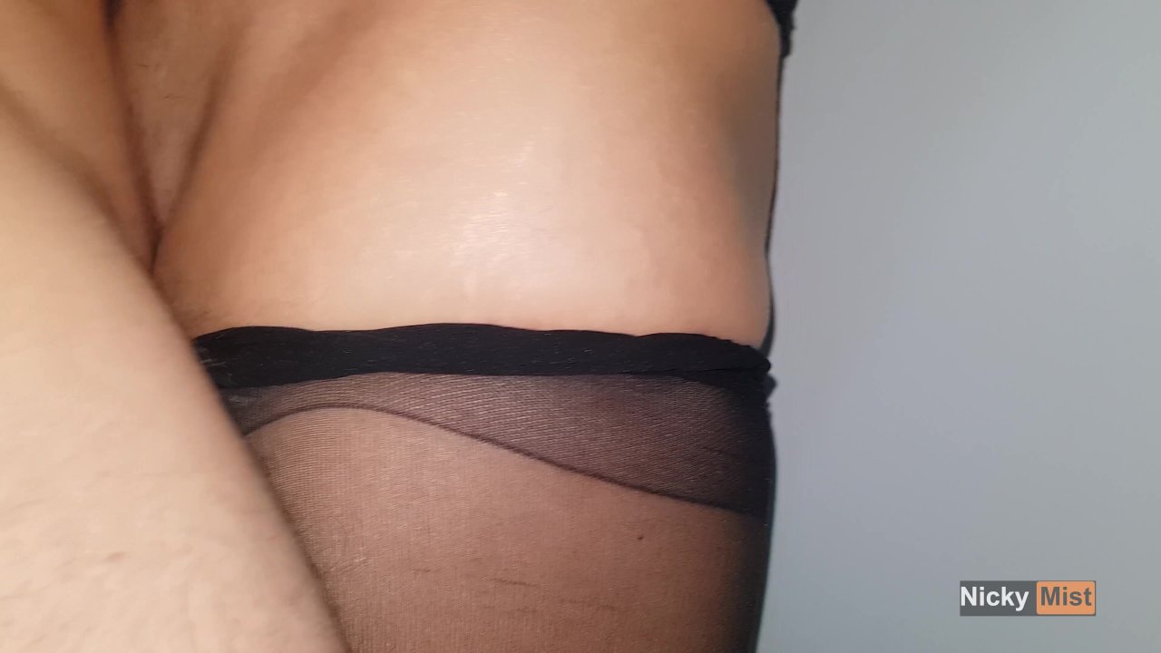 CUMMING IN MY BLACK PANTYHOSE AND PULL TH